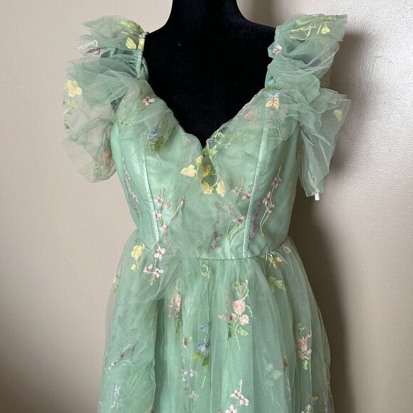 Elegant A Line Embroidered Off The Shoulder Green Floral Ruffled Prom Gown - Picture 2 of 9